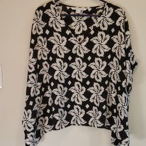 Diane Von Furstenburg 100% silk flower print blouse
